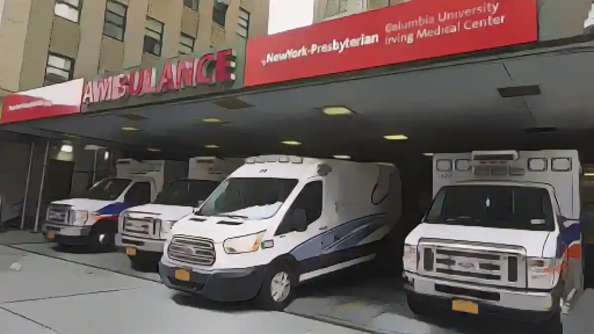 Машины скорой помощи заполняют отсек у больницы Нью-Йорк-Пресбитериан в Нью-Йорке 17 ноября 2021 года:Машины скорой помощи заполняют отсек в больнице Нью-Йорк-Пресбитериан в Нью-Йорке 17 ноября 2021 года.