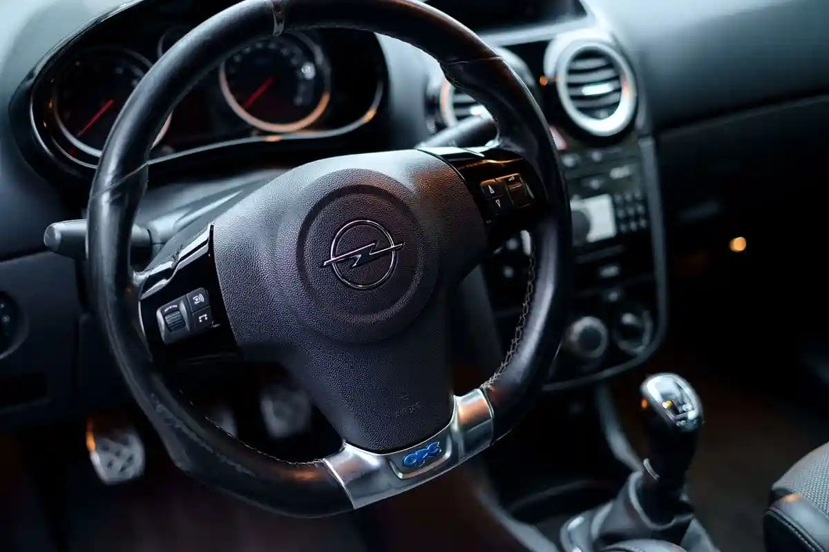 Масштабный отзыв Opel и автомобилей от других производителей из-за ошибки программного обеспечения. Фото: Dariusz Sankowski / Pixabay