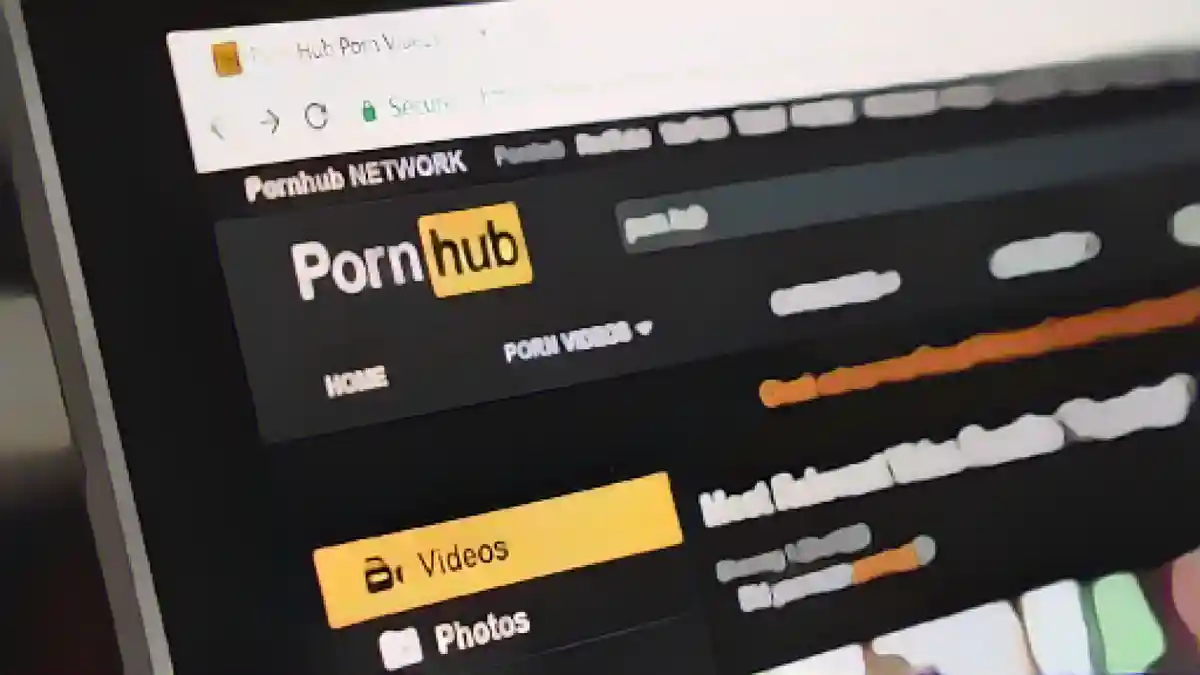 Материнская компания Pornhub призналась, что получала прибыль от секс-торговли:Материнская компания Pornhub признала, что получала прибыль от секс-торговли.