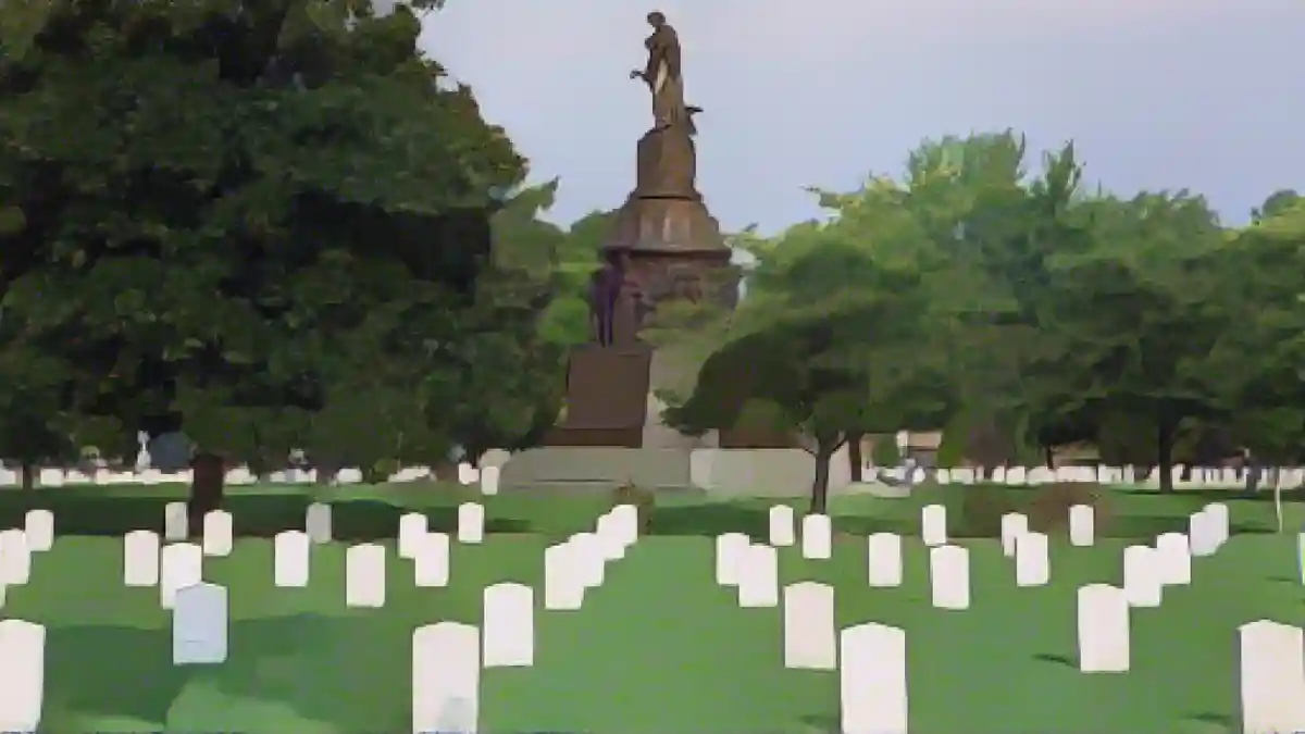 Мемориал конфедератов на Арлингтонском национальном кладбище сфотографирован 17 августа 2017 года в Арлингтоне, штат Вирджиния:Мемориал конфедератов на Арлингтонском национальном кладбище должен был быть демонтирован на этой неделе.