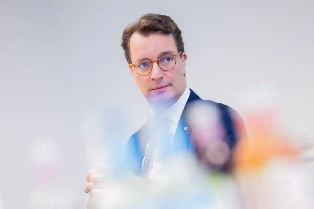 Министр-президент Северного Рейна-Вюста:Хендрик Вюст во время интервью в региональном отделении dpa.