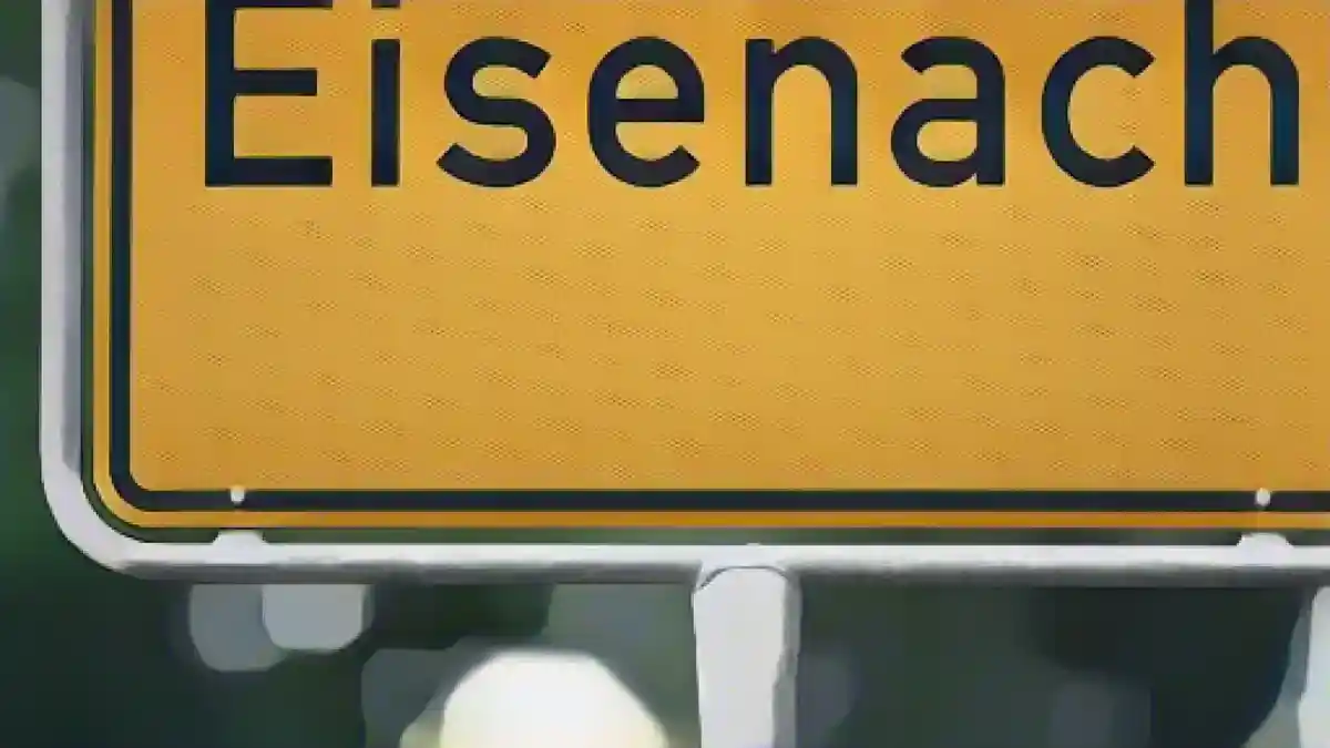 На табличке у въезда в город написано "Айзенах".:Надпись "Айзенах" на въездном знаке в город. Фото