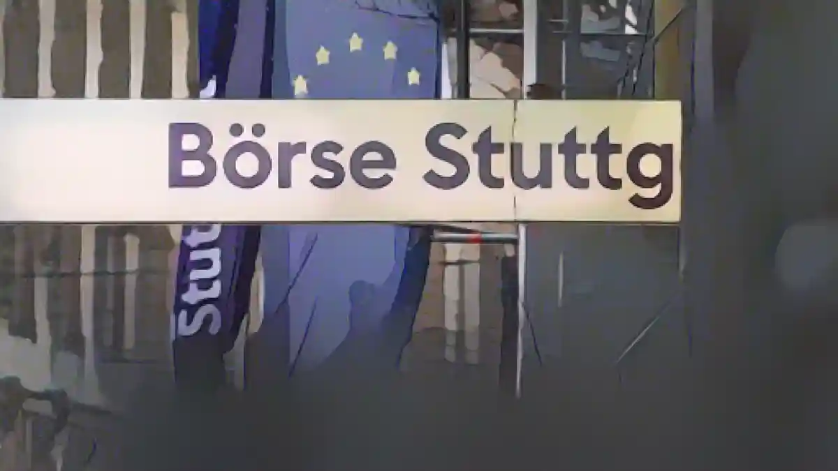На здании Штутгартской фондовой биржи висит табло с надписью "Börse Stuttgart".:На фондовой бирже Штутгарта висит табло с надписью "Börse Stuttgart". Фото