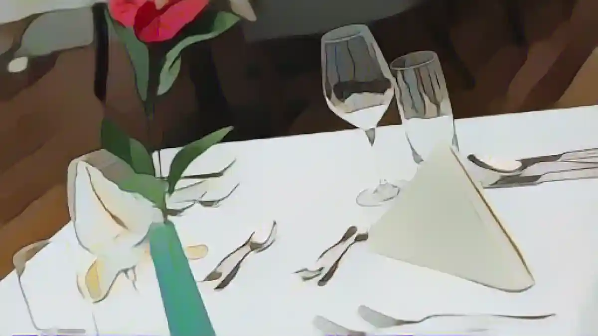 Накрытый стол в ресторане готов к приему гостей.:Накрытый стол в ресторане готов к приему гостей. Фото