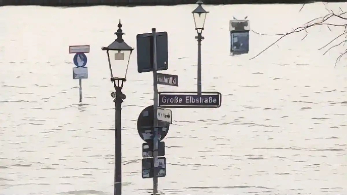 Наводнение в Гамбурге (архивное фото):Наводнение в Гамбурге (архивное фото).