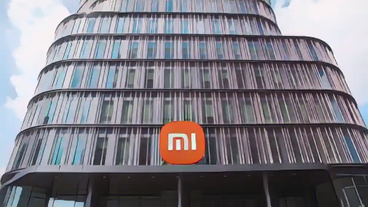 Офисное здание группы компаний Xiaomi (MI) стоит в Шанхае, Китай, 10 октября 2021 года.:Офисное здание Xiaomi в Шанхае, Китай, в 2021 году. Китайский технологический гигант раскрыл большие амбиции в области автомобилестроения.