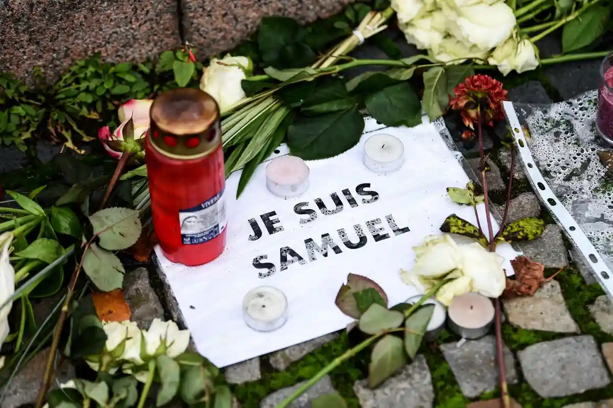 Память:16 октября 2020 года 18-летний подросток убил, а затем обезглавил учителя истории Пати в пригороде Парижа.