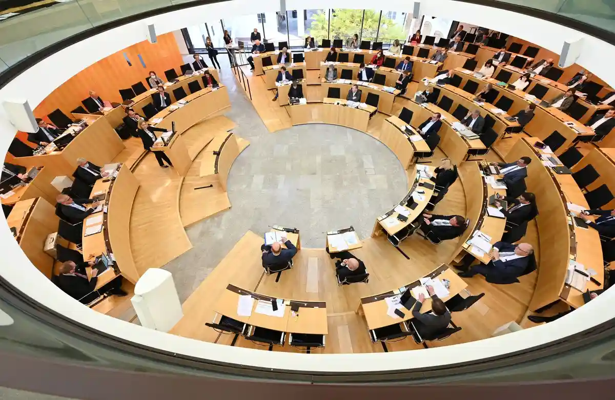 Парламент земли Гессен:Сессия парламента Гессенского штата.