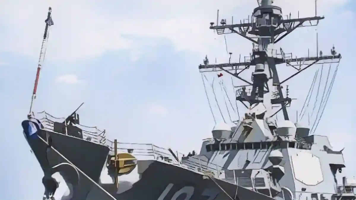 По словам американских военных, корабль USS Gravely также подвергся обстрелу, когда поспешил на помощь кораблю "Ханчжоу".:По словам американских военных, корабль USS Gravely также подвергся обстрелу, когда поспешил на помощь "Ханчжоу".