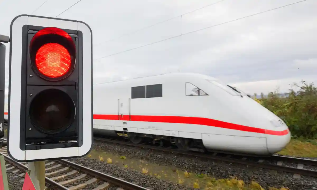 Предупредительная забастовка на железной дороге:Светофоры горят красным: с вечера четверга в Германии почти не будут ходить поезда.