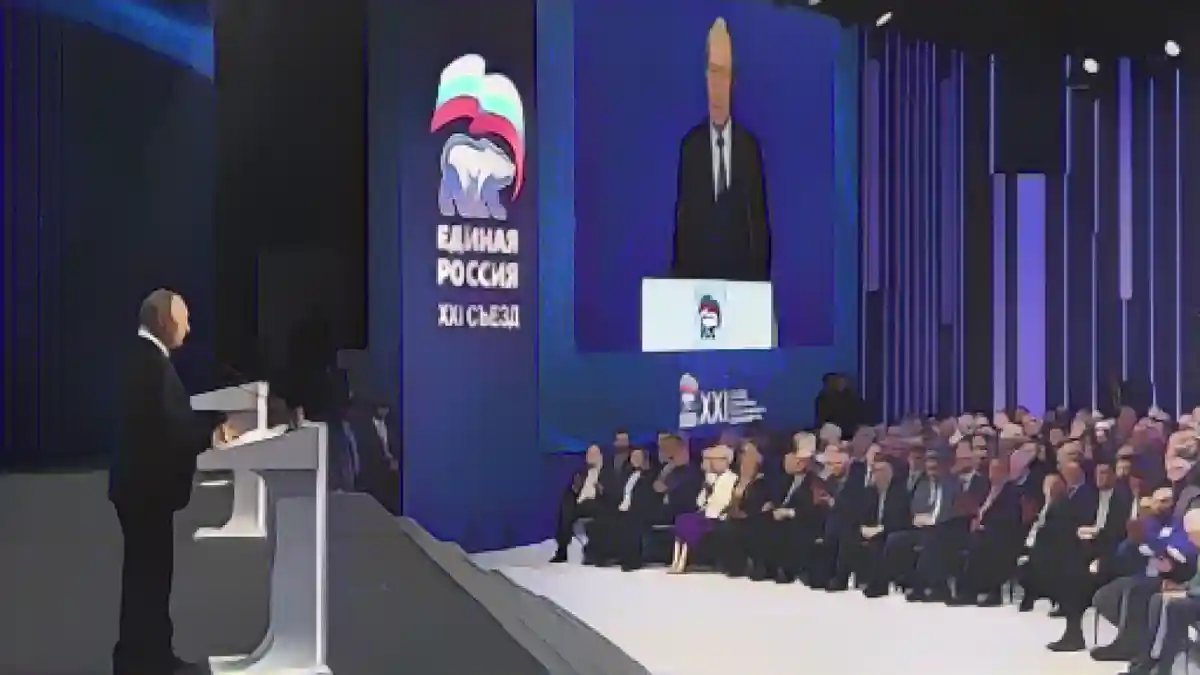 Президент России Владимир Путин выступает с речью на партийной конференции в Москве.:Президент России Владимир Путин выступает с речью на партийной конференции в Москве. Фото