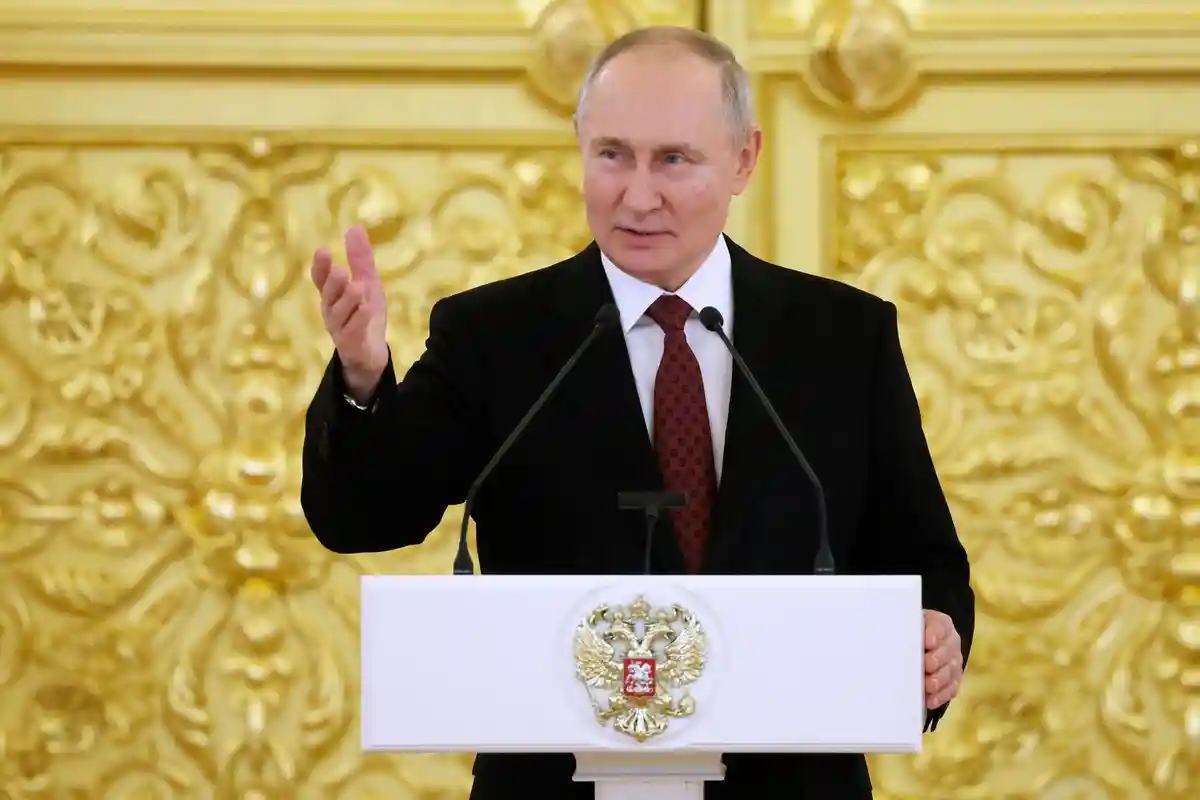 Президент России:71-летний Путин изменил российскую конституцию специально для того, чтобы он мог снова баллотироваться на пост президента.