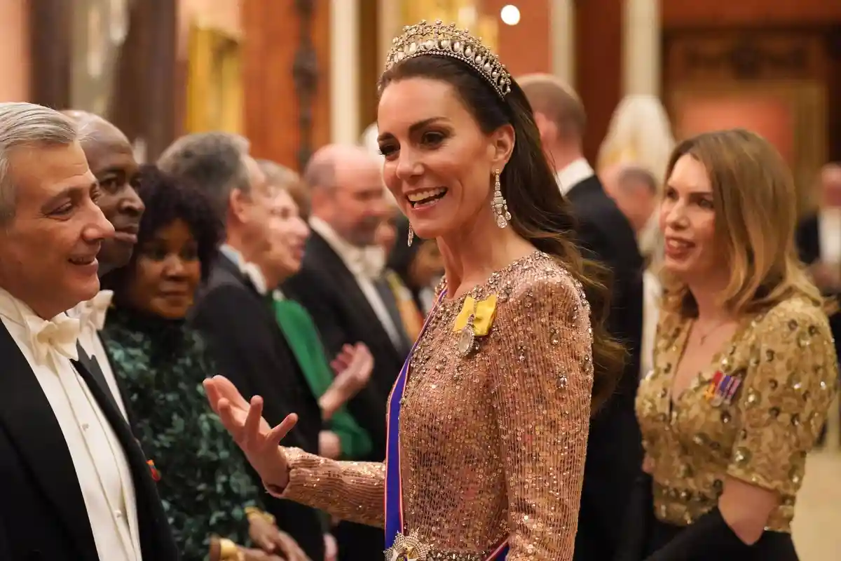Принцесса Кейт:Принцесса Кейт на вечернем приеме для членов дипломатического корпуса в Букингемском дворце.