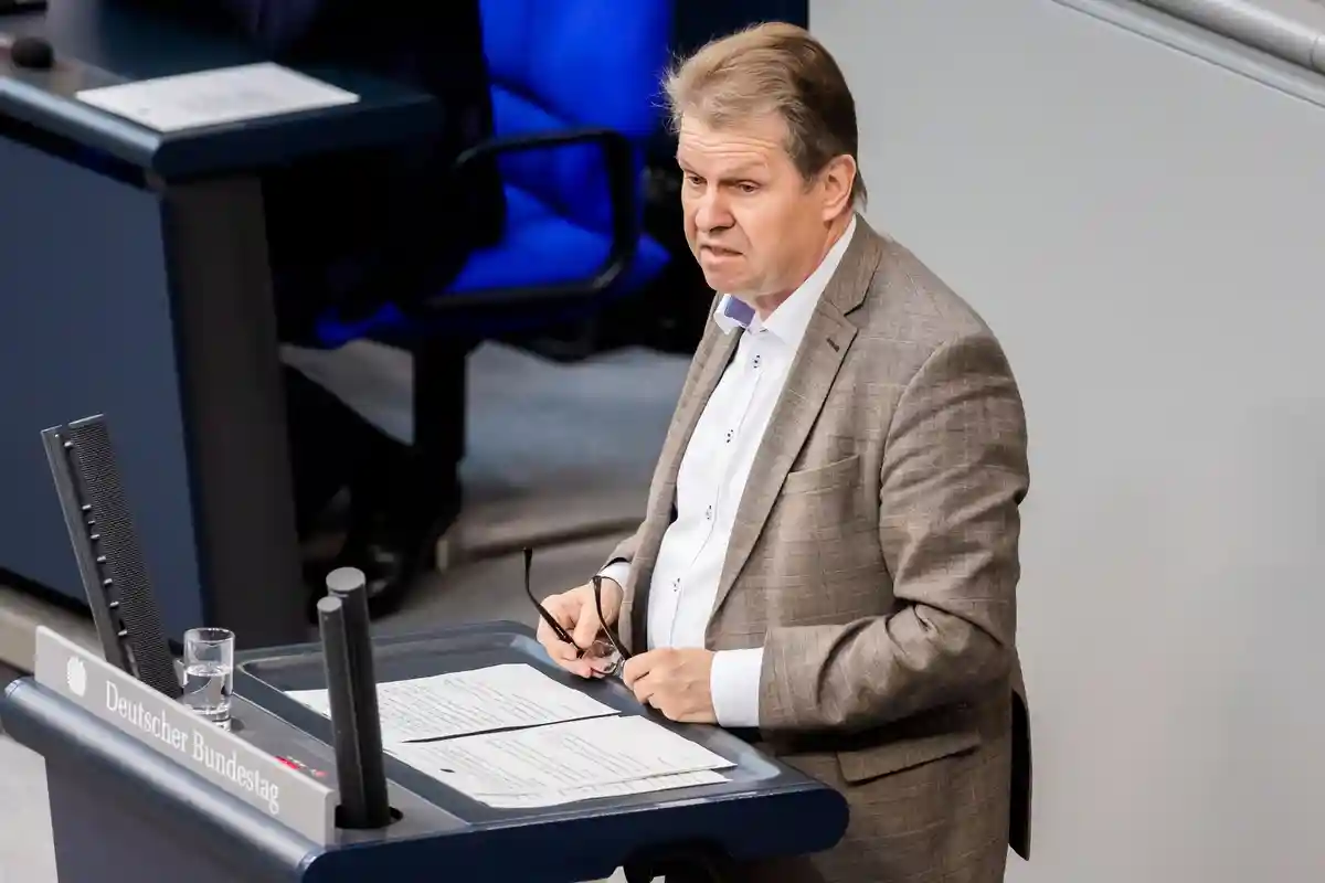 Ральф Штегнер:Депутат бундестага Германии Ральф Штегнер (СДПГ) выступает на пленарном заседании бундестага Германии.