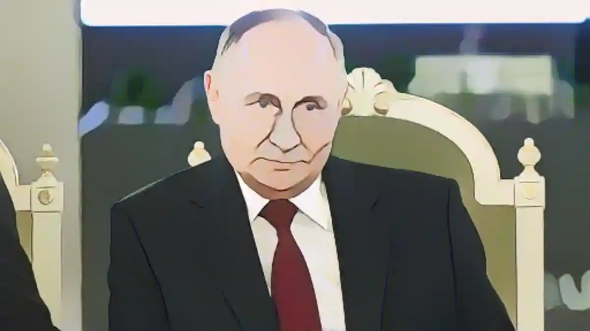 Россия: Владимир Путин сидит на стуле и улыбается.:Владимир Путин правит Россией уже 24 года - в следующем году он, вероятно, еще больше укрепит свою власть