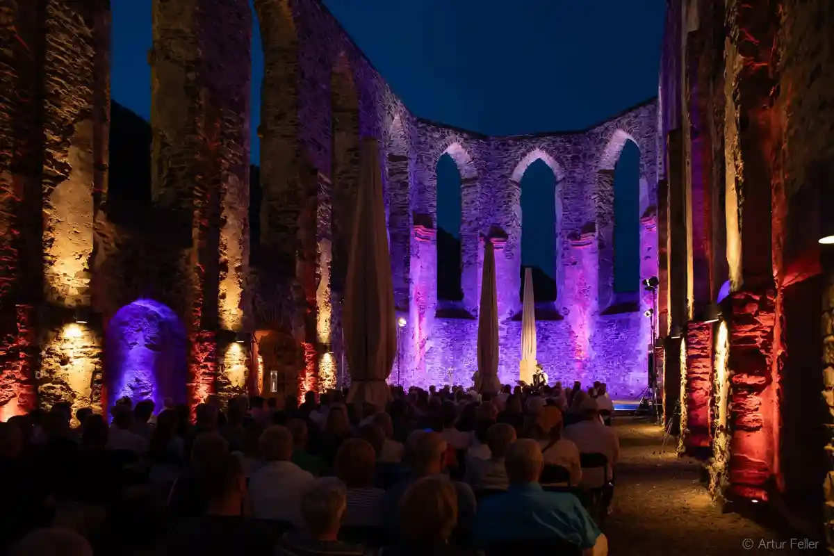Руины монастыря Штубен:Музыкальный фестиваль Мозеля даст концерт в руинах монастыря Штубен.