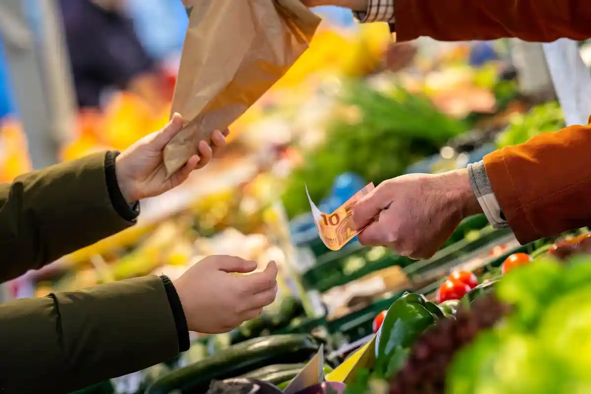 Рынок:Согласно подтвержденным данным, цены на продукты питания выросли в среднем на 5,5 процента. Однако рост был не таким сильным, как в предыдущие месяцы.