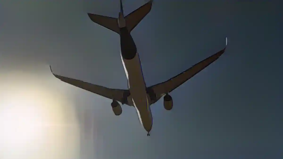 Самолет заходит на посадку.:Самолет заходит на посадку. Фото
