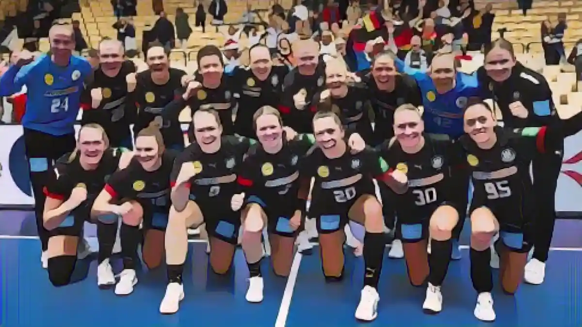 Сборная Германии празднует победу.:Немецкая команда празднует победу. Фото