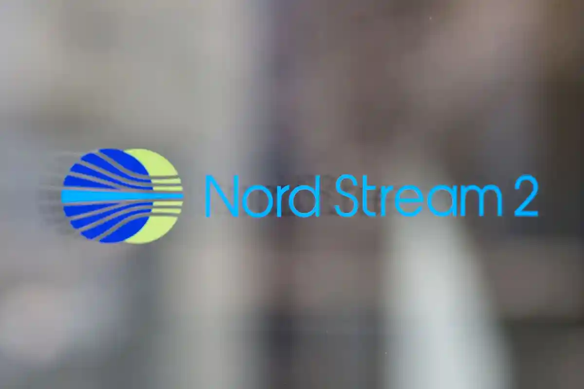 Северный поток 2:Логотип Nord Stream 2 можно увидеть на стеклянном фасаде штаб-квартиры компании в Швейцарии.