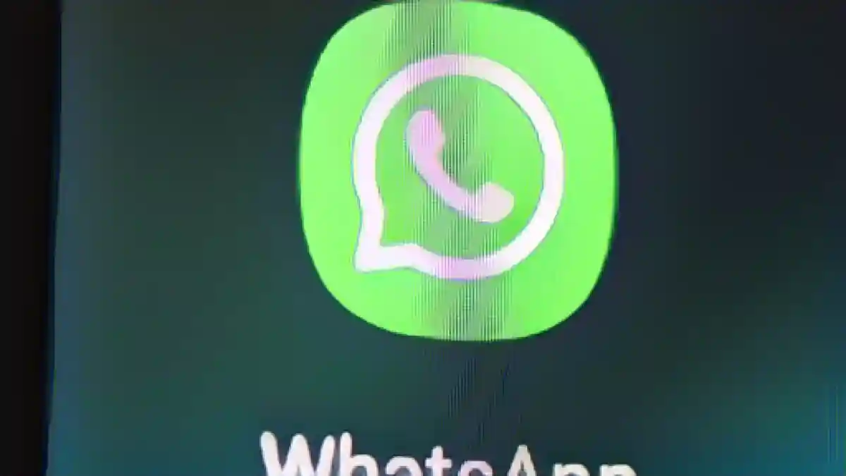 Следователи арестовали двух мужчин, которые предположительно отправили около 100 000 мошеннических сообщений через WhatsApp.:Следователи арестовали двух мужчин, которые предположительно отправили около 100 000 мошеннических сообщений через Whatsapp. Фото