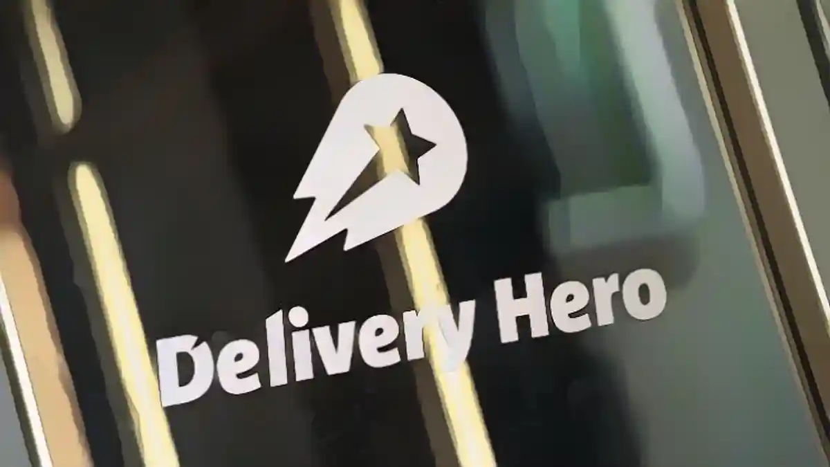 Согласно финансовому отчету, в компании Delivero Hero на конец первого полугодия работало 47 208 человек по сравнению с 51 118 в конце 2022 года.:Согласно финансовому отчету, в Delivero Hero на конец первого полугодия работало 47 208 человек, тогда как в конце 2022 года - 51 118.