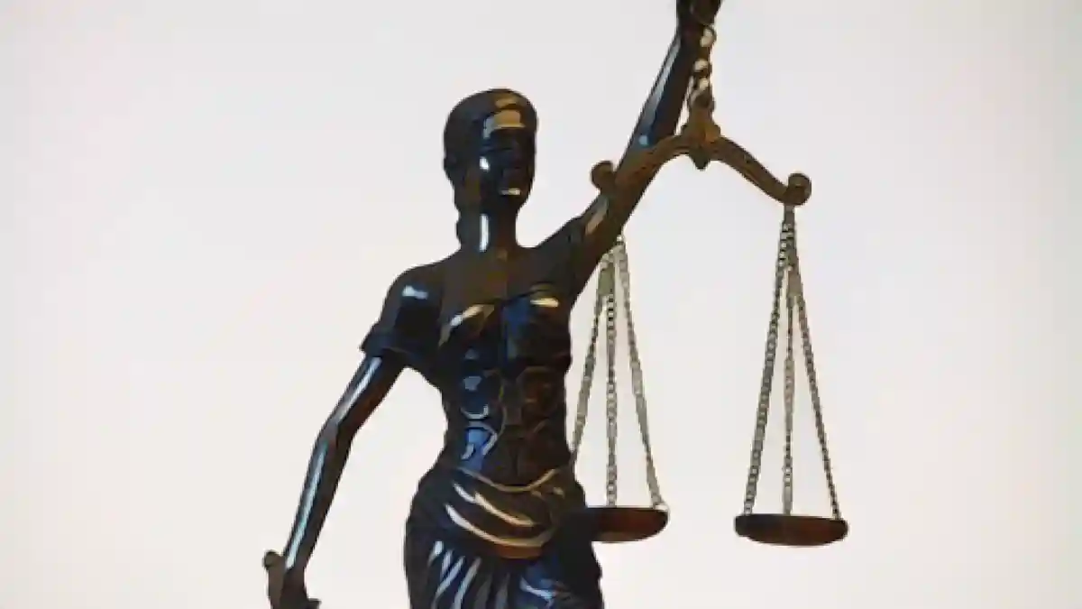 Статут справедливости:Статуя Юстиции