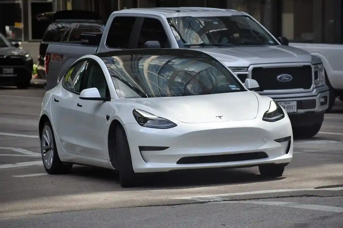 Tesla отзывает более 2 млн. электромобилей. Фото: F. Muhammad / Pixabay