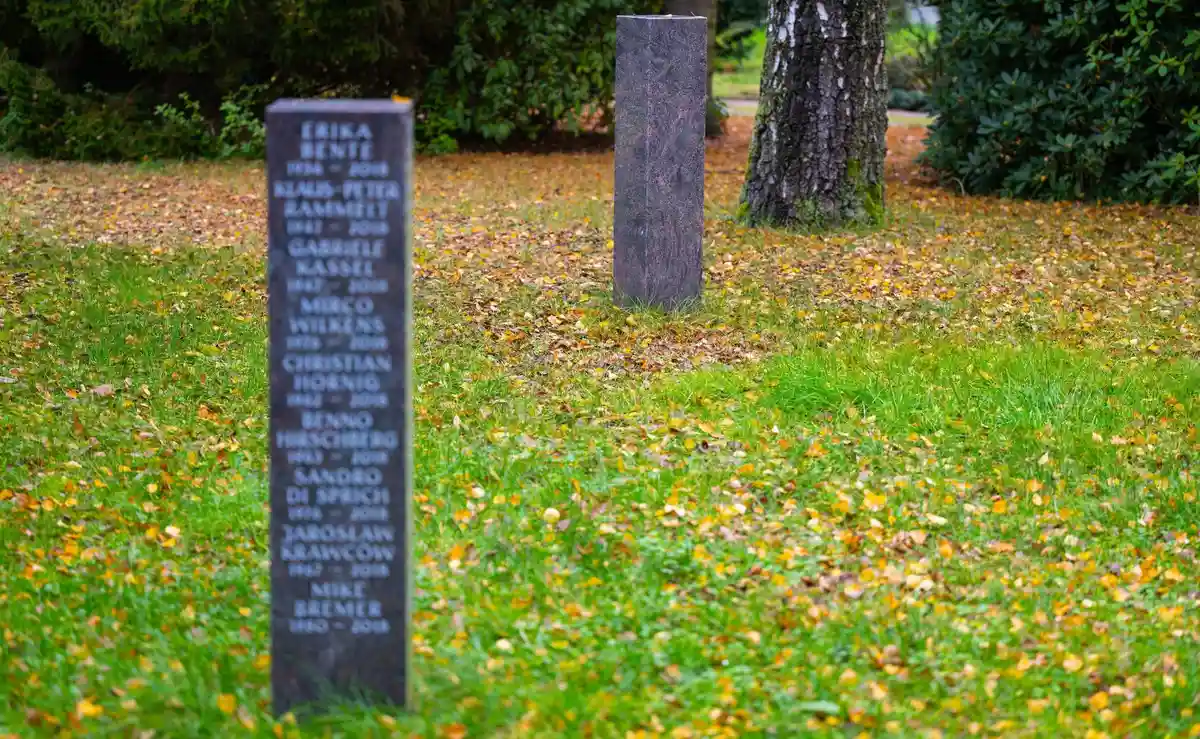 Умирать без родственников:Могилы общины Тобиаса на кладбище Люнебурга.