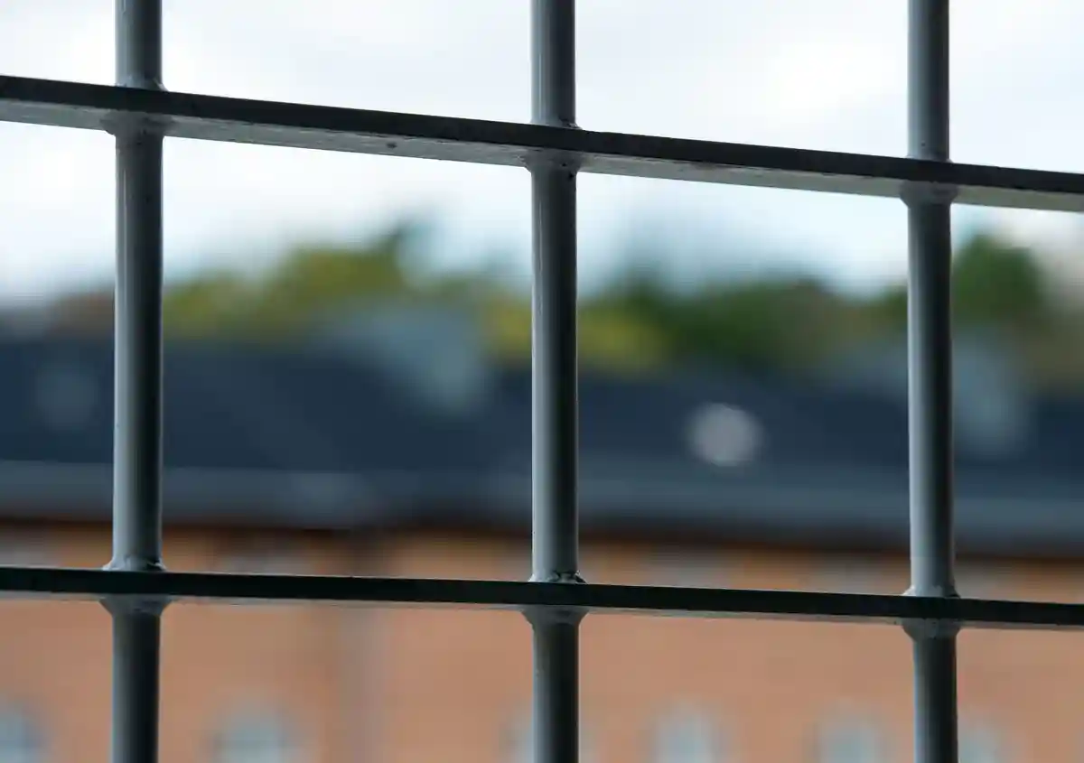 Услуги в области психического здоровья:Окна клиники судебной психиатрии на территории больницы Мартина Гропиуса в Эберсвальде зарешечены.