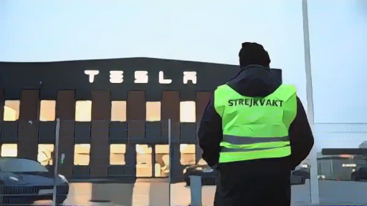 В Швеции члены профсоюза компании Tesla объявили забастовку. Они требуют справедливой зарплаты:В Швеции члены профсоюза компании Tesla объявили забастовку. Они требуют справедливой зарплаты