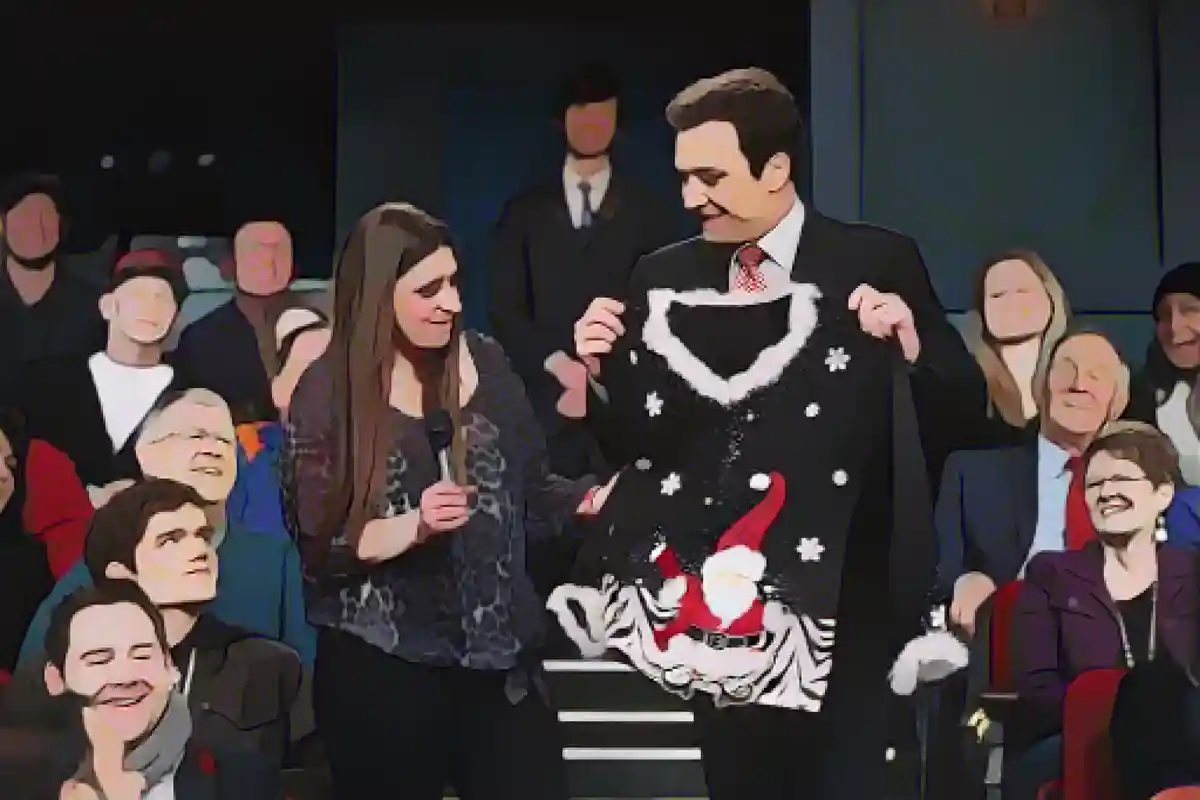 Ведущий "Сегодняшнего шоу" Джимми Фэллон дарит праздничный рождественский свитер одному из зрителей в 2013 году:Ведущий "The Tonight Show" Джимми Фэллон дарит праздничный рождественский свитер одному из зрителей в 2013 году.