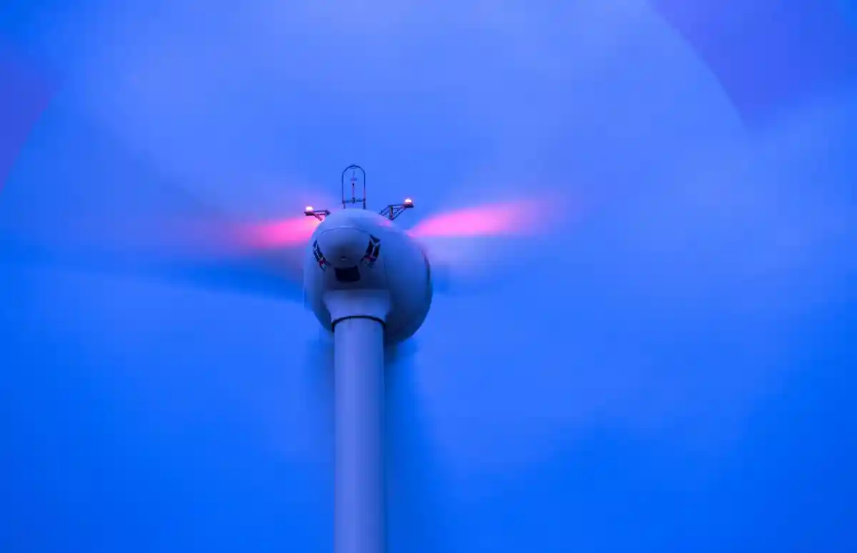 Ветряная турбина:Ветряная турбина вращается в ветряной электростанции.