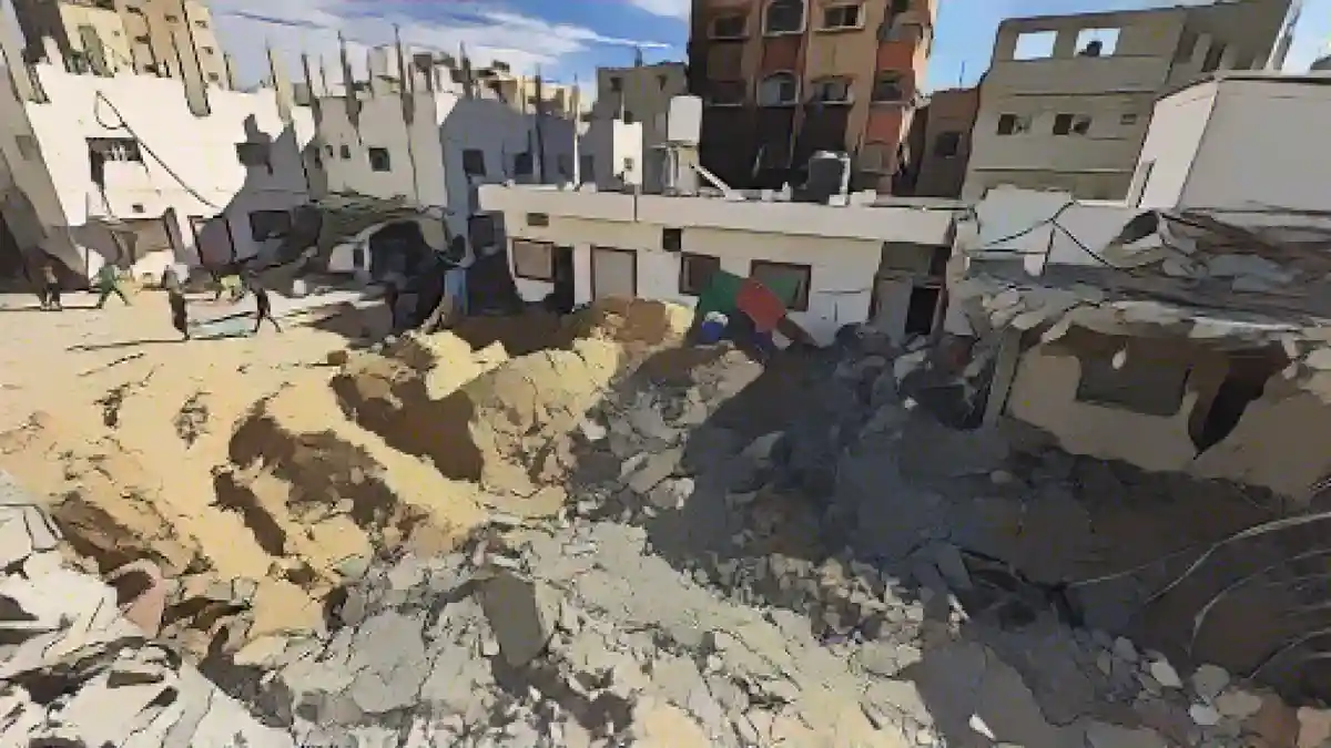 Вид на разрушенные дороги и больницу Камаль Адван после израильских атак на Бейт-Лахию, сектор Газа, 16 декабря 2023 года.:Вид на разрушения возле больницы Камаль Адван в Бейт-Лахии, сектор Газа, 16 декабря.