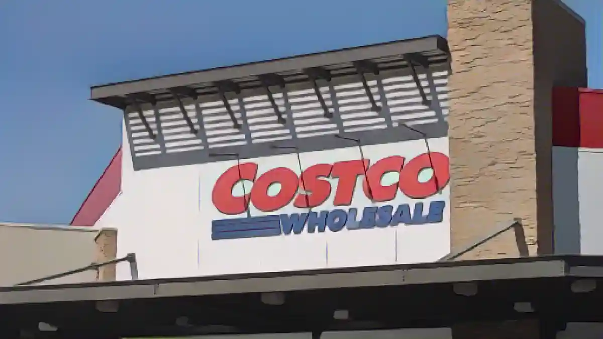 возле магазина "Костко:Когда стоит (и не стоит) бронировать путешествия через Costco