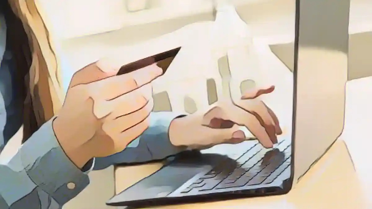 Женщина вводит данные своей кредитной карты в ноутбук.:Женщина вводит данные своей кредитной карты в ноутбук. Фото