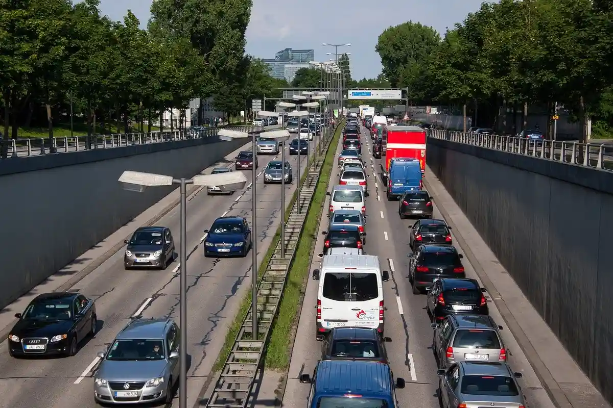 Автомобильные пробки на дорогах в Германии. Фото: Stefan Schweihofer / Pixabay
