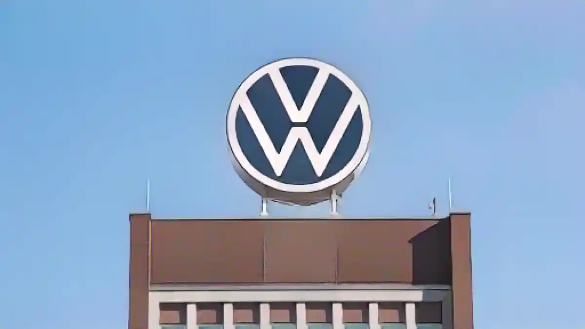 Башенный блок марки Volkswagen на территории автопроизводителя в Вольфсбурге.:Башенный корпус марки Volkswagen на территории автопроизводителя в Вольфсбурге. Фото