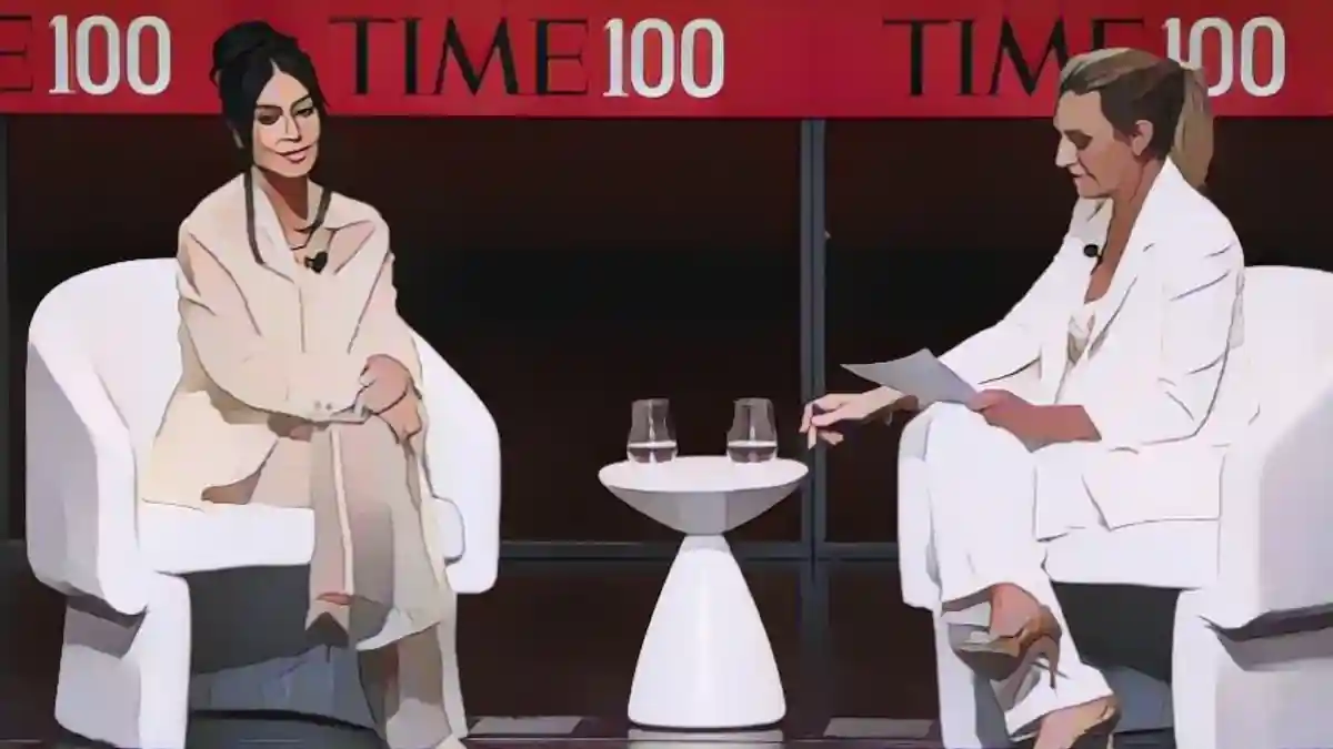 Ким Кардашьян и Поппи Харлоу выступают на саммите TIME100 2023 в Джаз-центре Линкольна 25 апреля 2023 года в Нью-Йорке.: