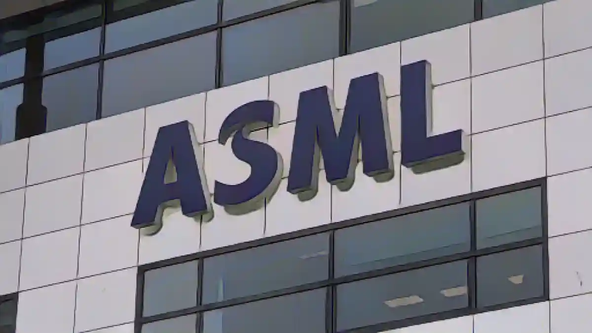 Компания ASML обладает фактической монополией в области передовых систем формирования изображений.:Компания ASML является практически монополистом в области передовых систем экспонирования. Фото