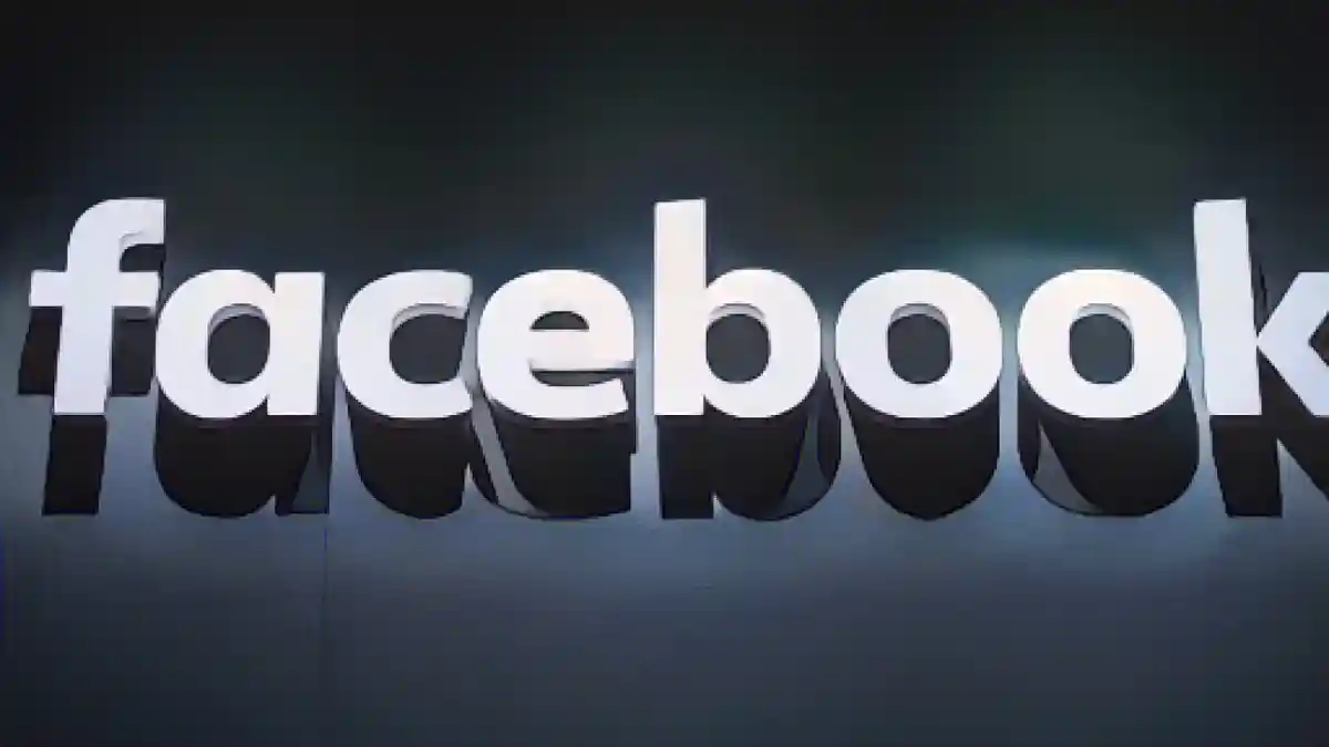 Логотип Facebook можно увидеть на выставке видеоигр Gamescom.:Логотип Facebook можно увидеть на выставке видеоигр Gamescom. Фото