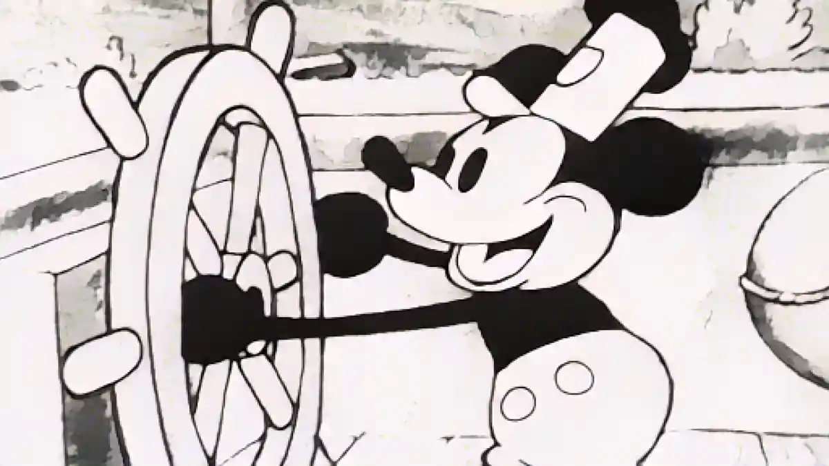 Микки Маус в мультфильме "Пароходик Вилли" 1928 года.:Микки Маус в мультфильме "Пароходик Вилли" 1928 года.