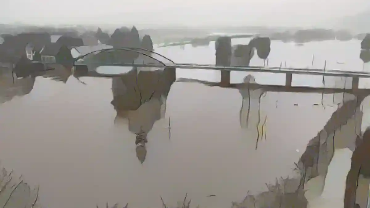 Наводнение на реке Везер (фото сделано с помощью беспилотника).:Наводнение на реке Везер (фото сделано с помощью дрона). Фото