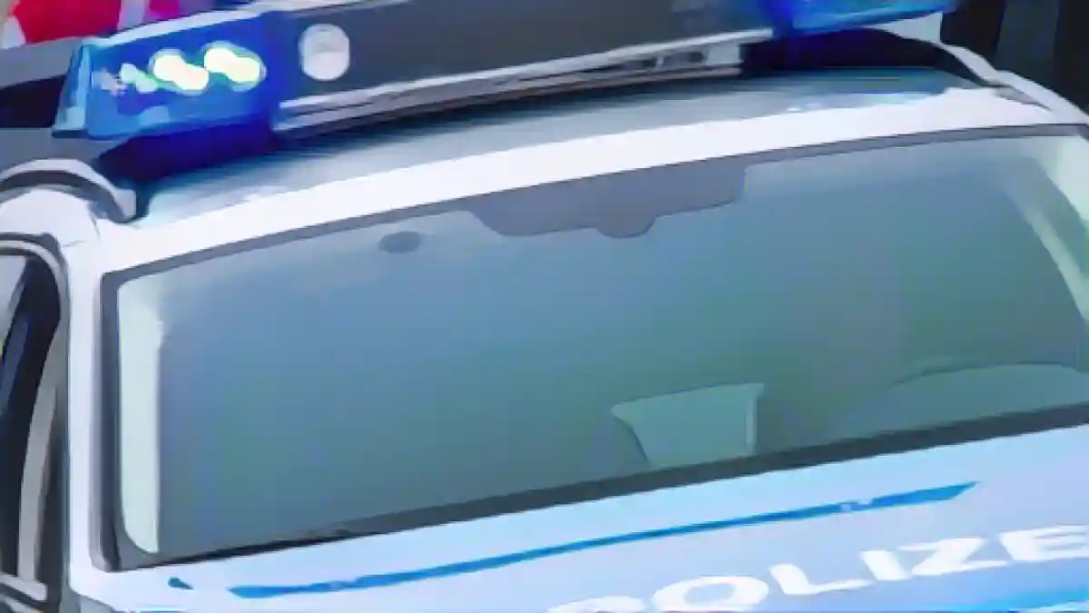 Полицейская патрульная машина с мигающими синими огнями.:Патрульная машина полиции с мигающими синими огнями. Фото