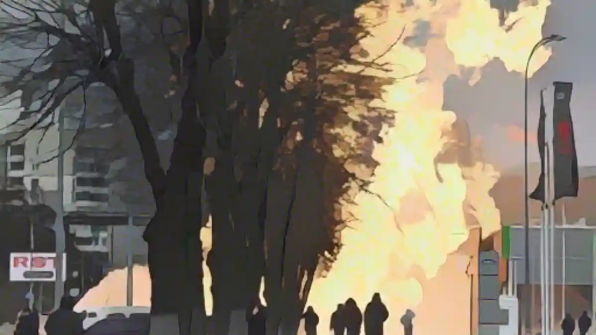Пожар после российского ракетного удара в Кие:Пожар после ракетного обстрела в Киеве
