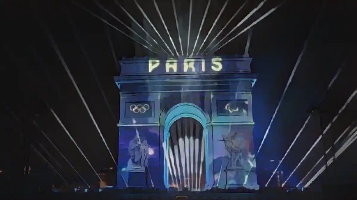 Серебряный пасхальный вечер в Пари:Место проведения Олимпийских игр предполагает такой тренд в путешествиях: Париж будет местом, где стоит побывать в 2024 году