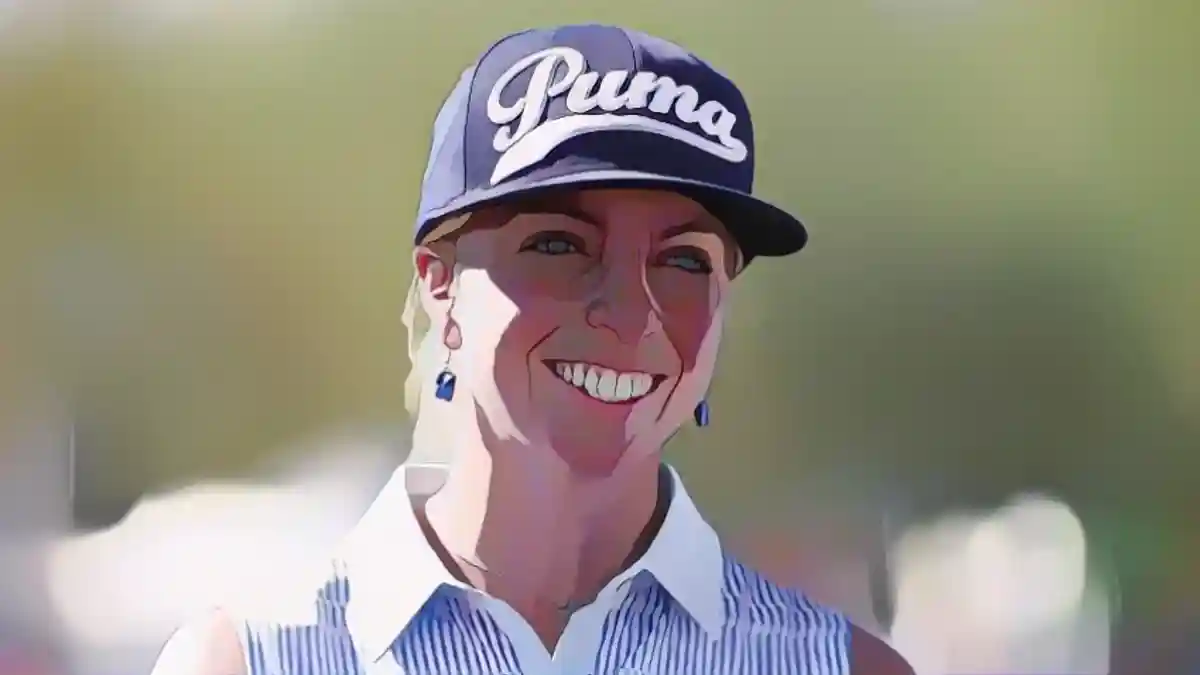 София Попов из Германии после финального раунда турнира LPGA Founders Cup в гольф-клубе Wildfire 22 марта 2015 года в Фениксе, штат Аризона.: