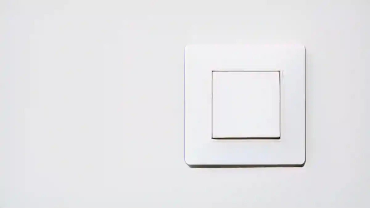 Выключатель света на серой панели:Как установить беспроводной выключатель