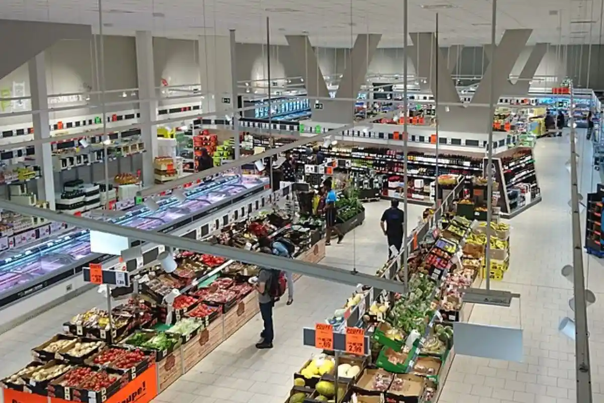 Ценники в Lidl находятся над продуктами, а не как в других супермаркетах. Фото: Psicopatria, CC BY-SA 4.0 / Wikimedia Commons