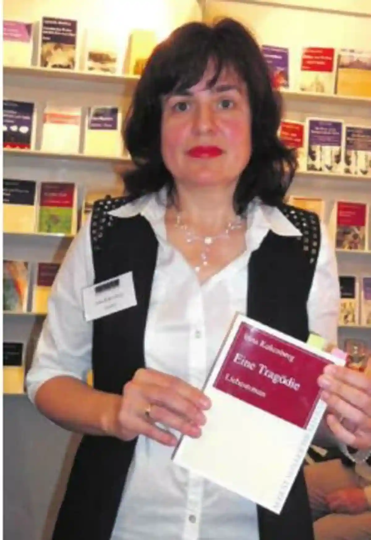 Ирина Кукенберг с книгой Eine Tragödie фото